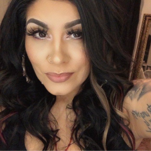 Meet your Posher, Lizz - Picture 1 of 2